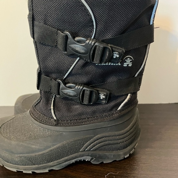Kamik Black Snow Boots with Buckle Fastenings - Picture 3 of 6